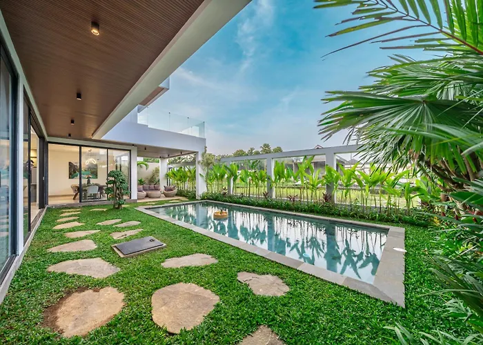 Villa Velora - Grand Retreat With Pool & Rice Field Views