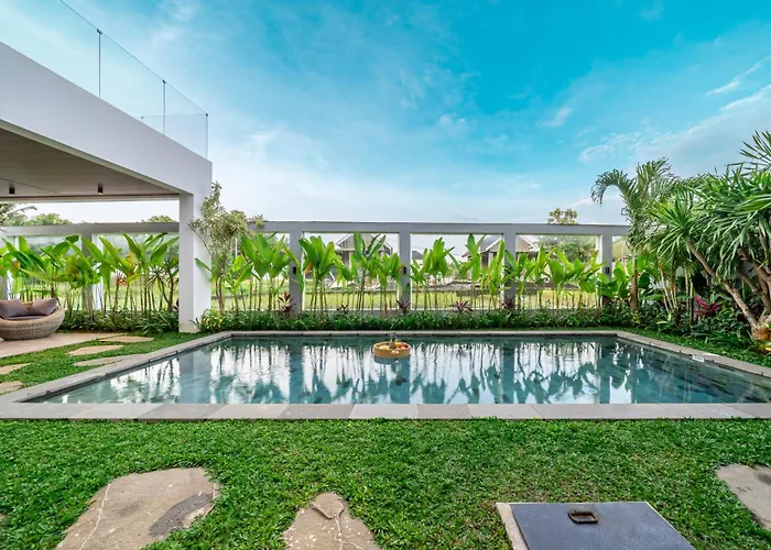 Velora - Grand Retreat With Pool & Rice Field Views Villa