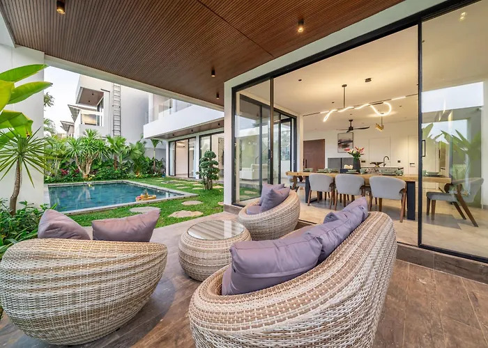 Villa Velora - Grand Retreat With Pool & Rice Field Views *