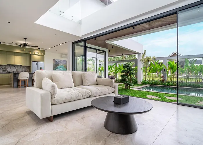 Villa Velora - Grand Retreat With Pool & Rice Field Views *