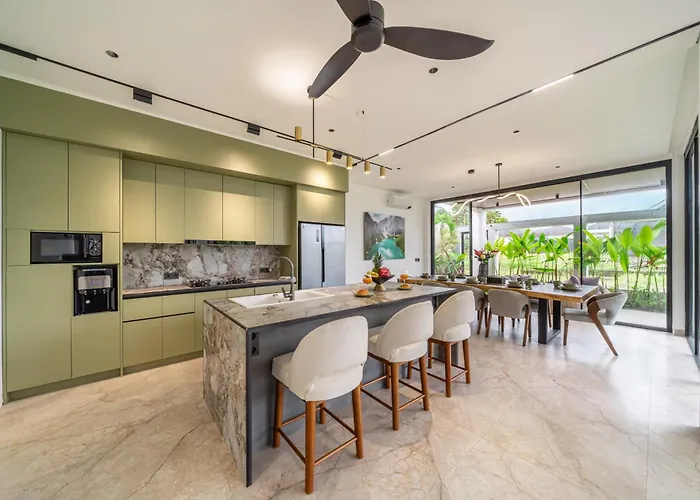 Velora - Grand Retreat With Pool & Rice Field Views Villa