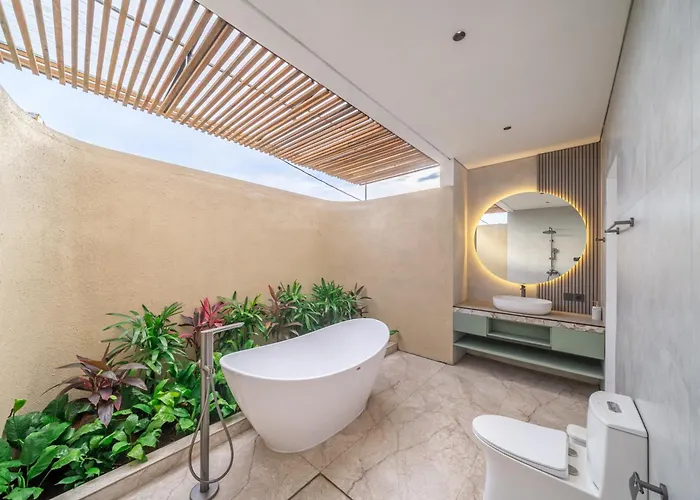 Velora - Grand Retreat With Pool & Rice Field Views Villa