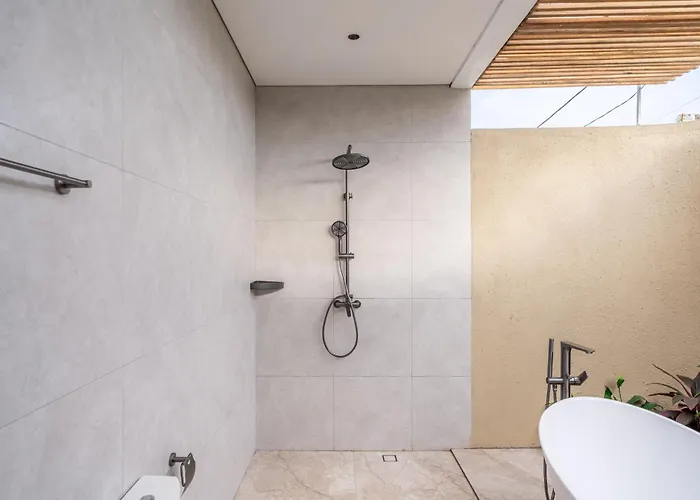 Velora - Grand Retreat With Pool & Rice Field Views ヴィラ