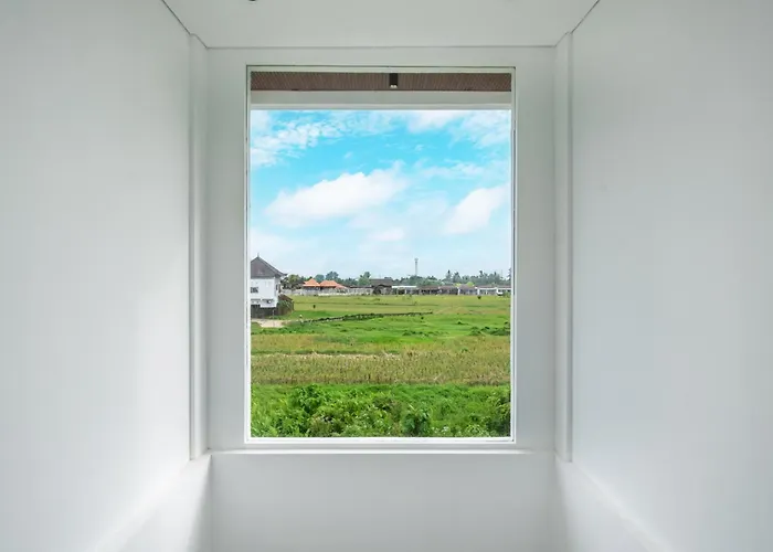 Villa Velora - Grand Retreat With Pool & Rice Field Views *