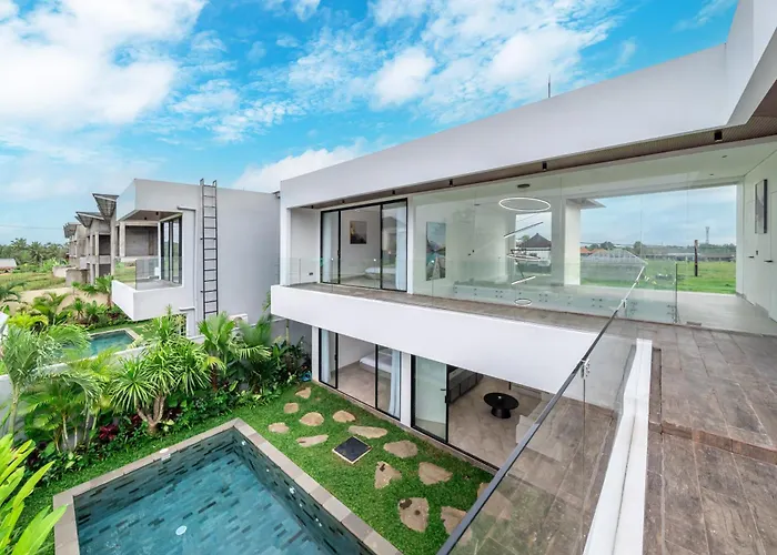 Villa Velora - Grand Retreat With Pool & Rice Field Views